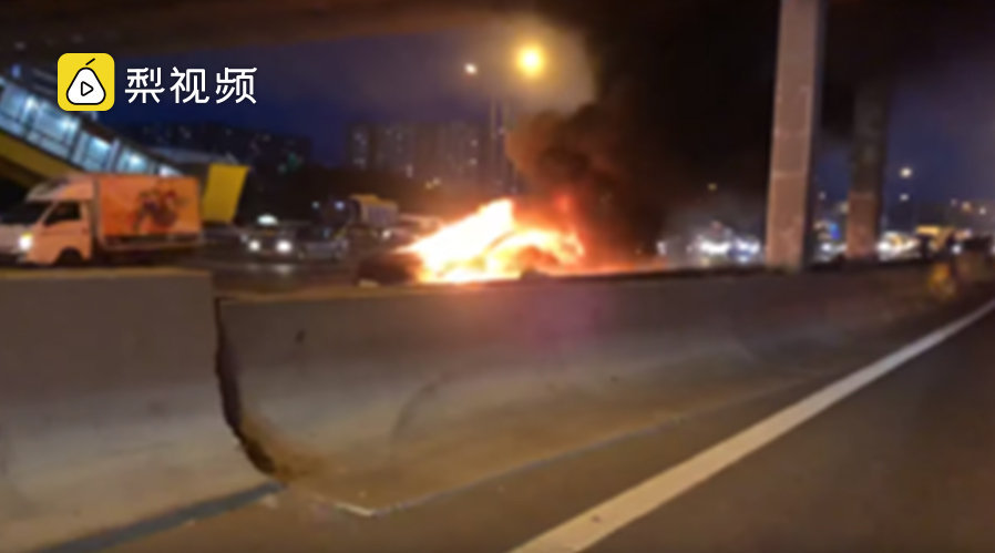 美國特斯拉撞車起火致三死事件深度解析，特斯拉撞車起火事件深度解析，悲劇背后的原因與啟示