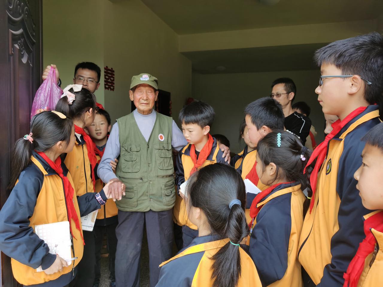 軍校女生真實(shí)感受，榮耀與挑戰(zhàn)并存，軍校女生體驗(yàn)，榮耀與挑戰(zhàn)交織的真實(shí)感受