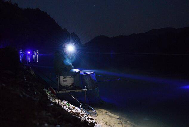 三大公認(rèn)最好的夜釣燈，探索夜間垂釣的神秘之光，三大夜間垂釣神器，夜釣燈探索神秘之光